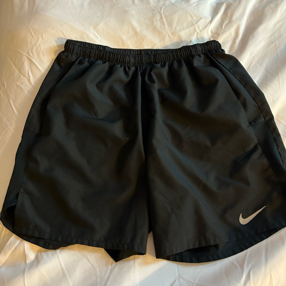 Nike Black Athletic Shorts Lightweight Elastic Waist - Picture 1 of 3